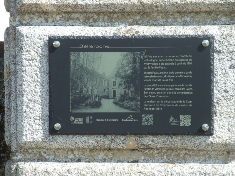 4marquage-plaque-patrimoine-belleroche-rocheserviere-chouettes-balades-jardin-de-la-Vendee.jpg