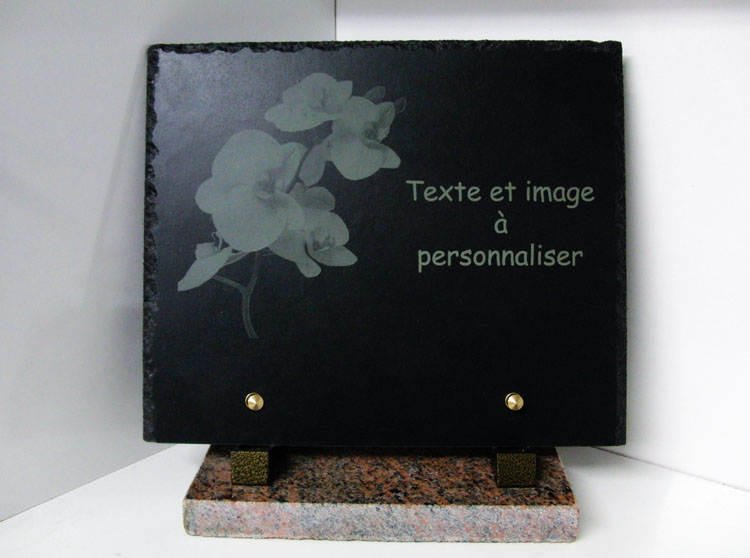 plaque-funeraire-en-ardoise-sur-socle-avec-illustration-et-texte.jpg