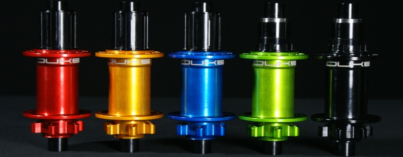 marquage-laser-de-moyeux-de-velo-sur-360degres-sur-aluminium-anodise.jpg